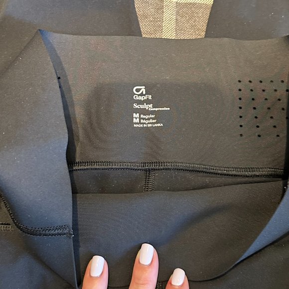 GAP Sculpt Cropped Leggings with Perforated Detailing - Picture 4 of 4